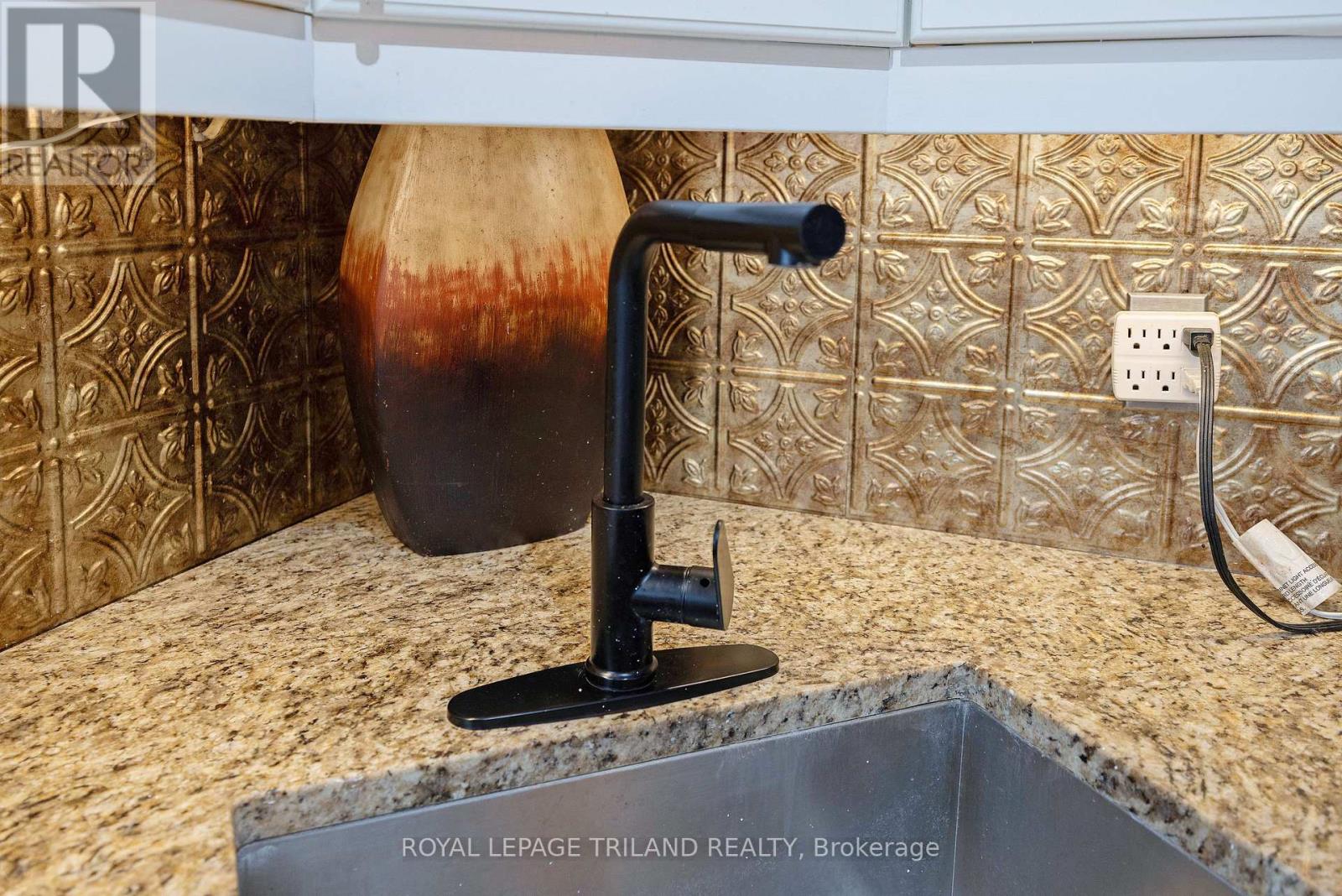 81 Wellington Street, St. Thomas, Ontario N5R 2P9 - Photo 21 - X12903612